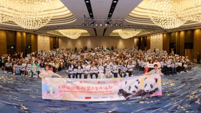 全城瞩目盛事！香港海洋公园呈献“大熊猫龙凤胎盛大生日派对” 庆祝加加和得得一岁生日